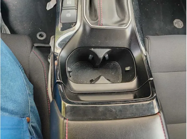 Car image 32