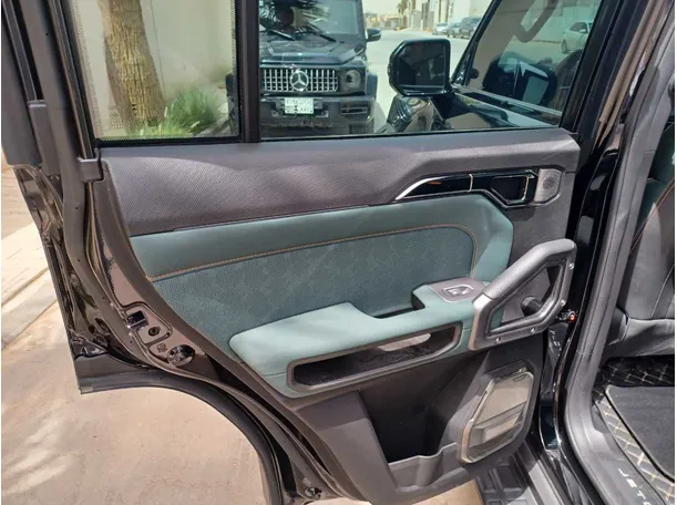 Car image 14