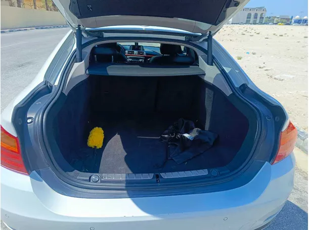 Car image 28
