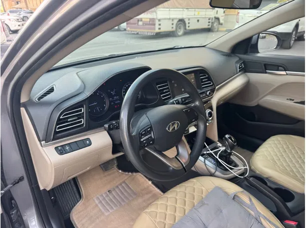 Car image 12