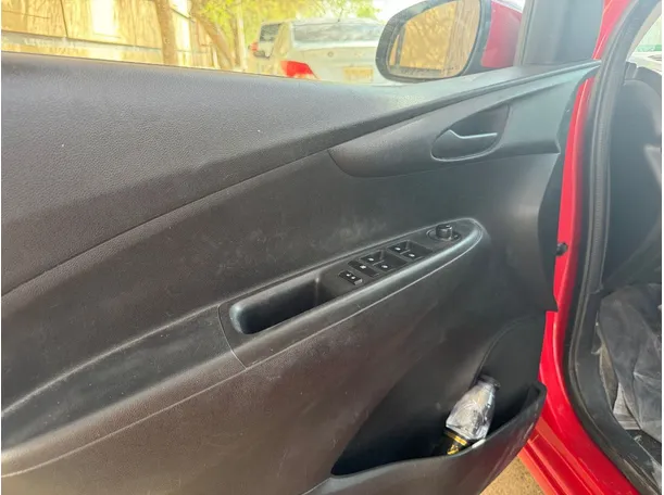 Car image 21