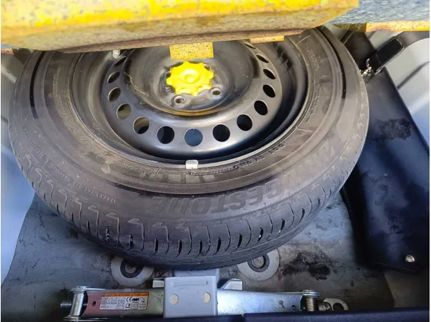 Car image 21