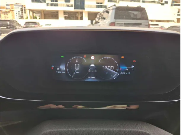 Car image 16