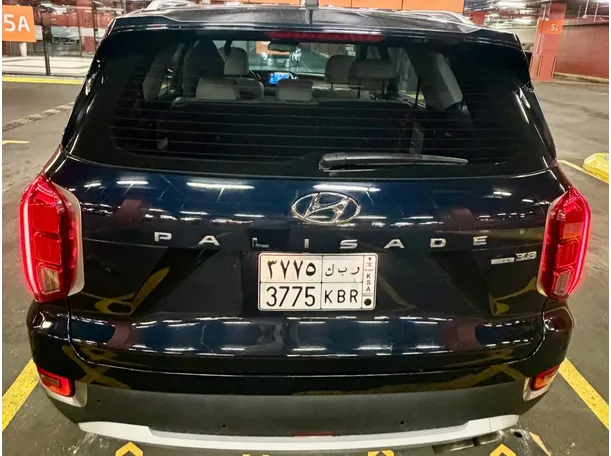 Car image 11