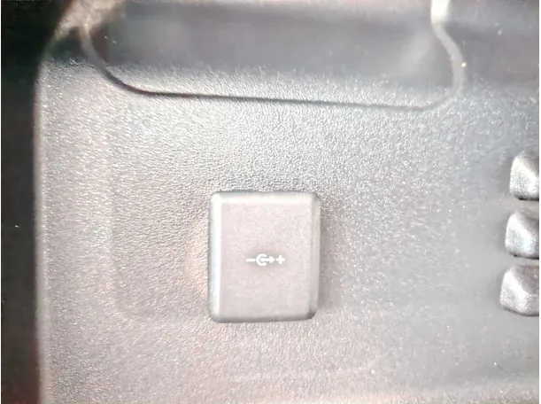 Car image 32