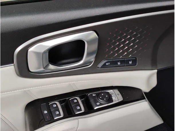 Car image 32