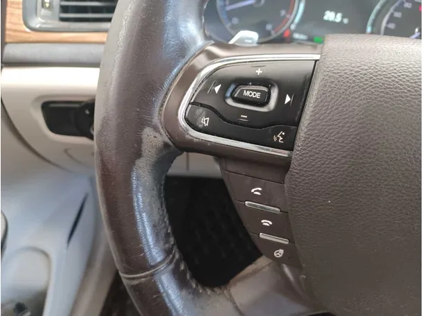 Car image 25