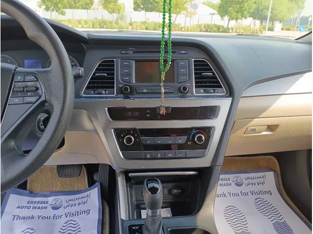 Car image 16