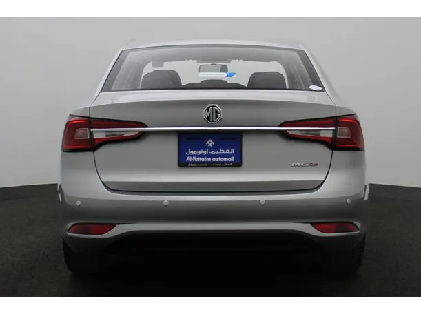 Car image 12