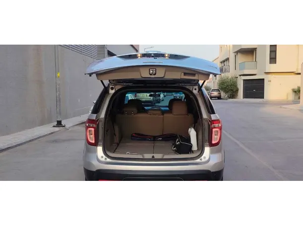 Car image 23