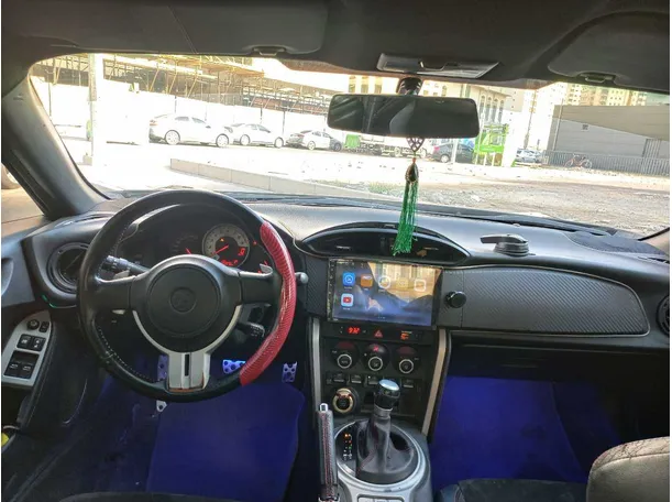 Car image 14