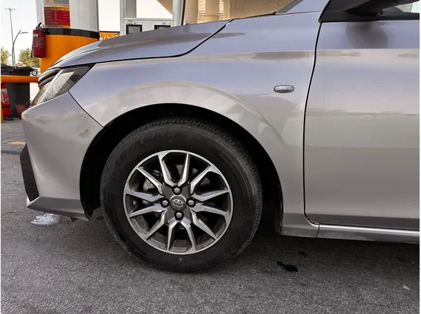 Car image 9