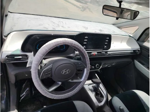 Car image 13