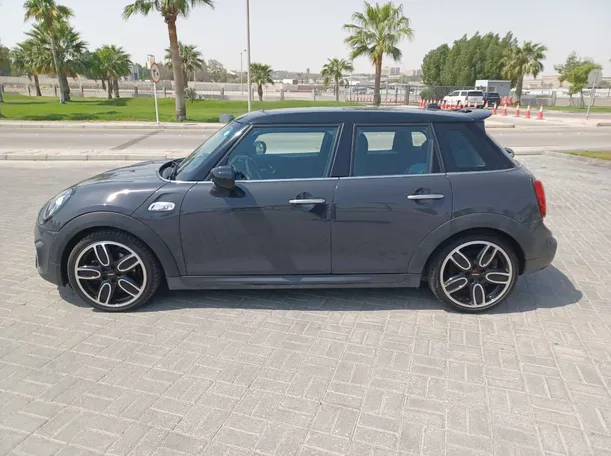 Car image 8