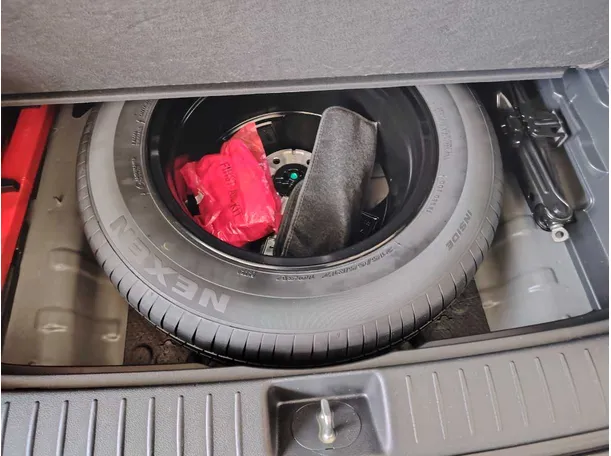 Car image 35