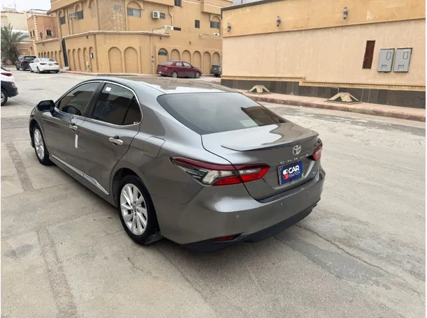 Car image 7
