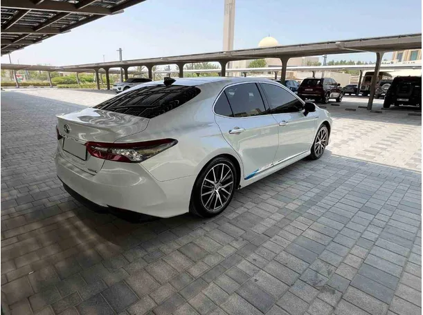Car image 6