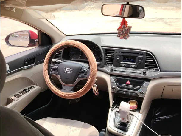 Car image 18