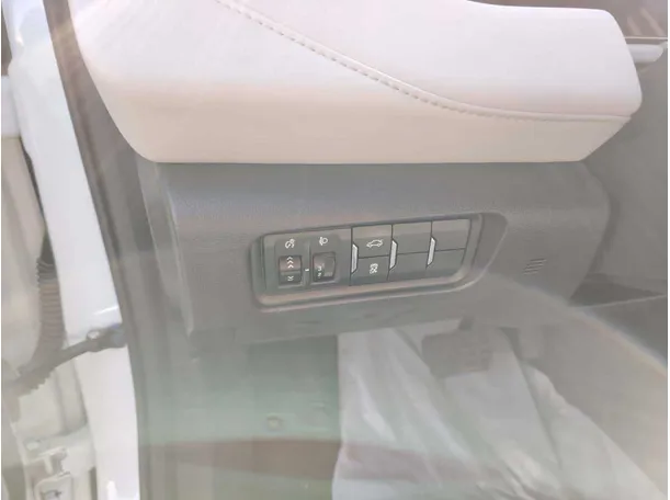 Car image 38
