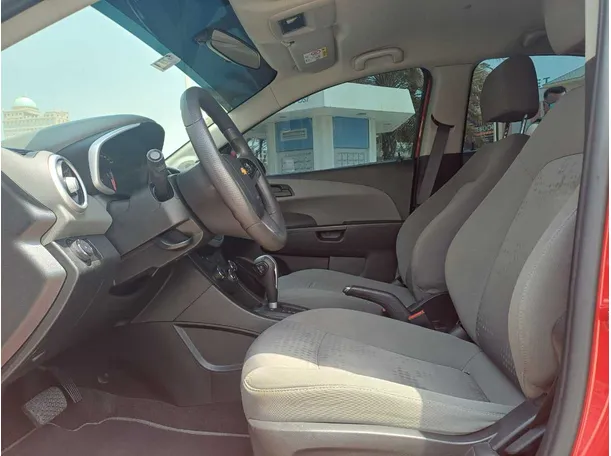 Car image 12