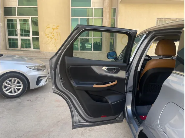 Car image 13