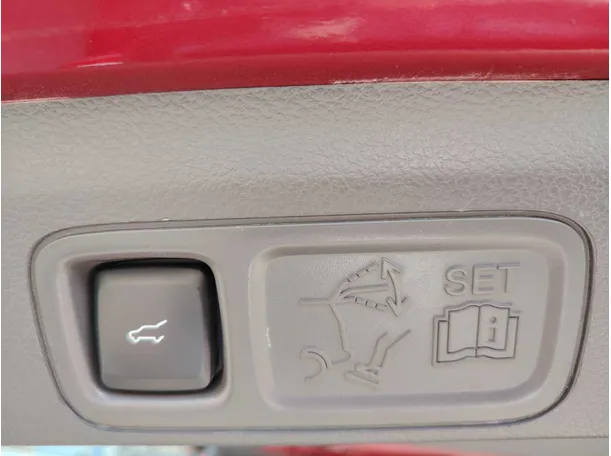Car image 34