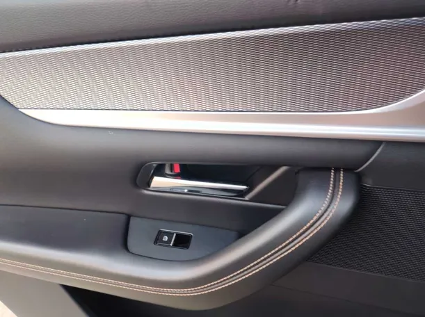 Car image 25