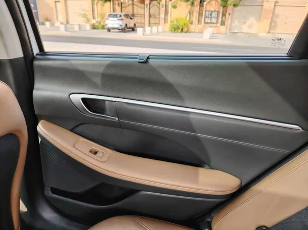 Car image 43