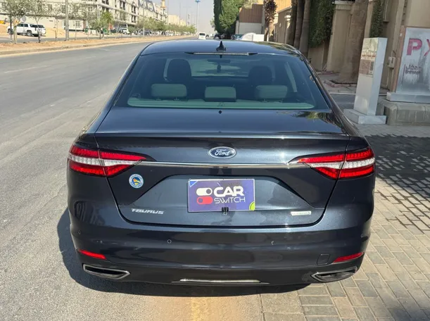 Car image 6