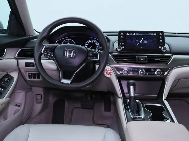 Car image 15