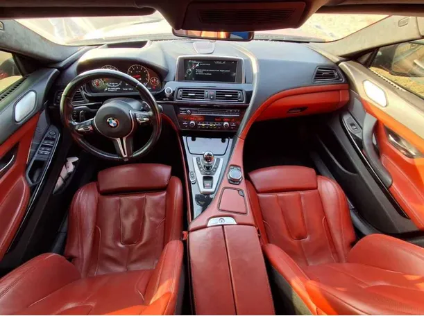 Car image 14