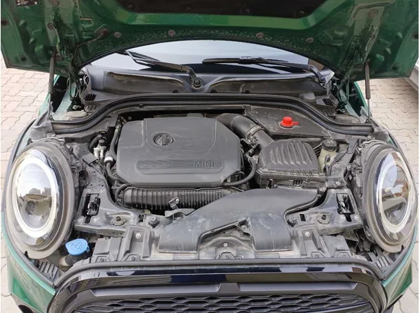 Car image 24