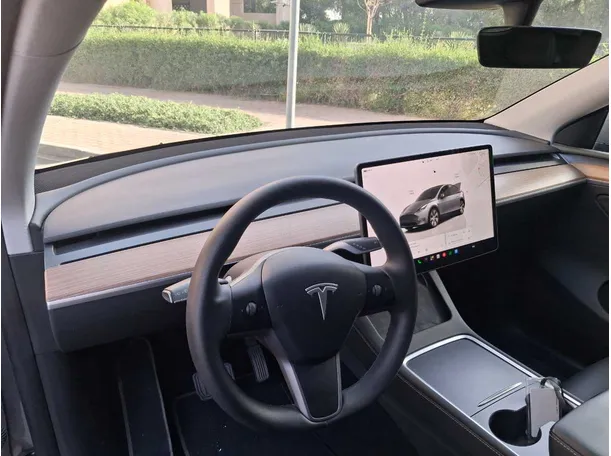 Car image 11