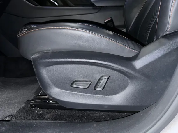 Car image 26