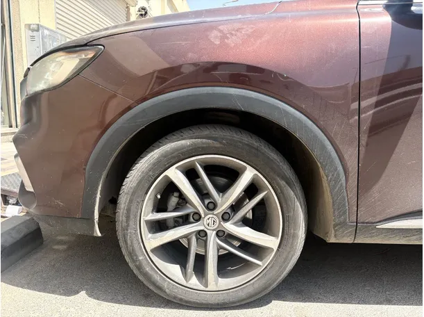 Car image 9