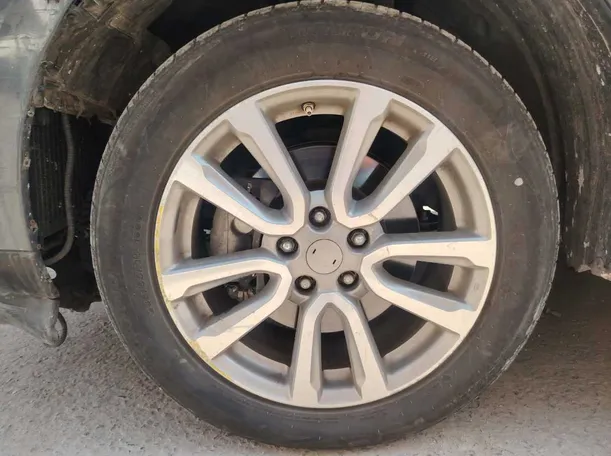Car image 10