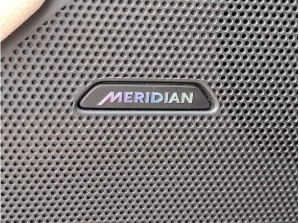 Car image 30