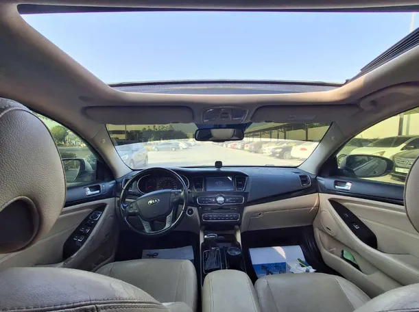Car image 19