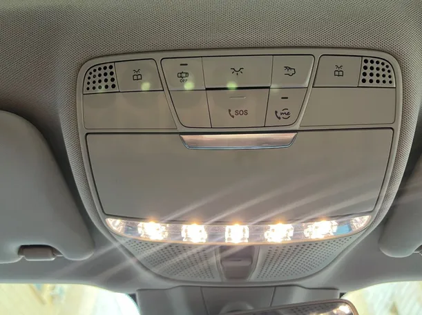 Car image 25