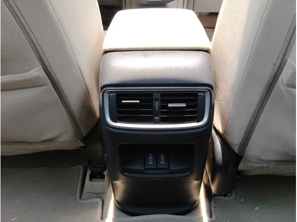 Car image 33