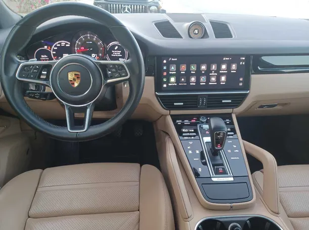 Car image 16