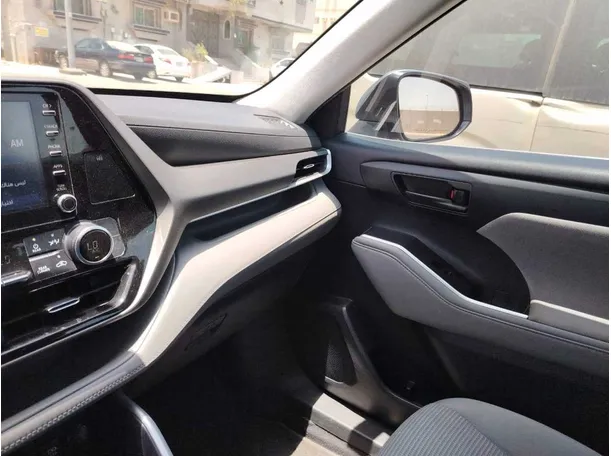 Car image 26