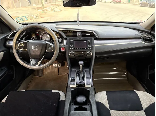 Car image 18