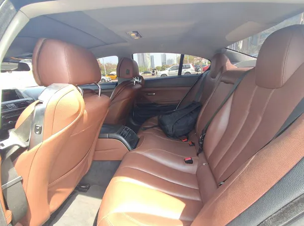 Car image 13