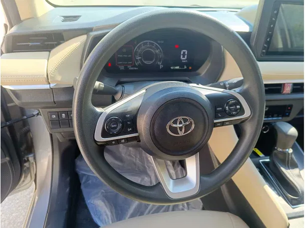 Car image 26