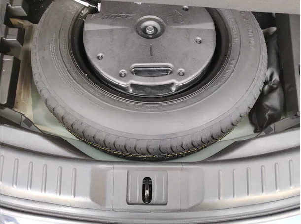 Car image 37
