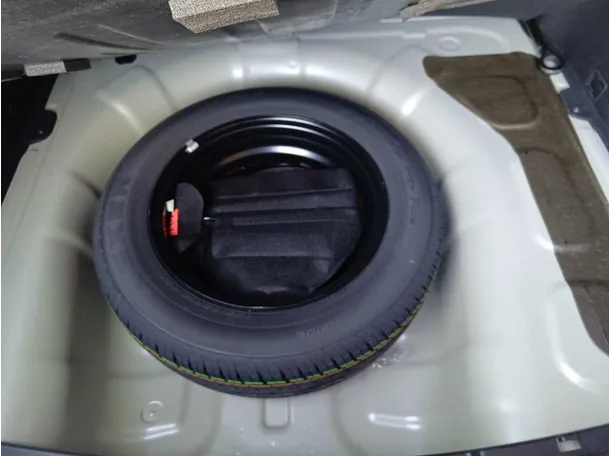 Car image 23