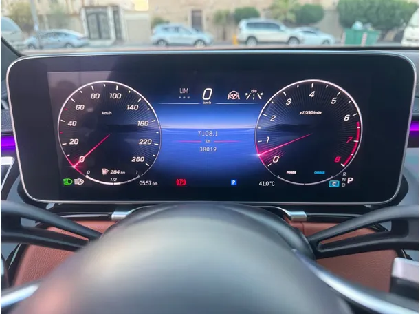 Car image 18