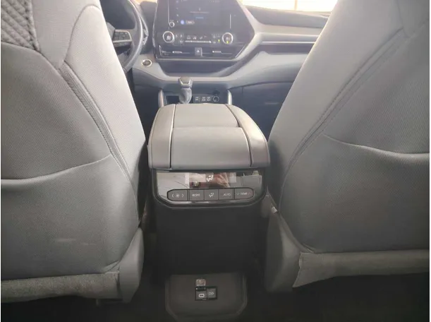 Car image 29