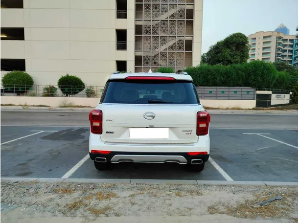 Car image 8